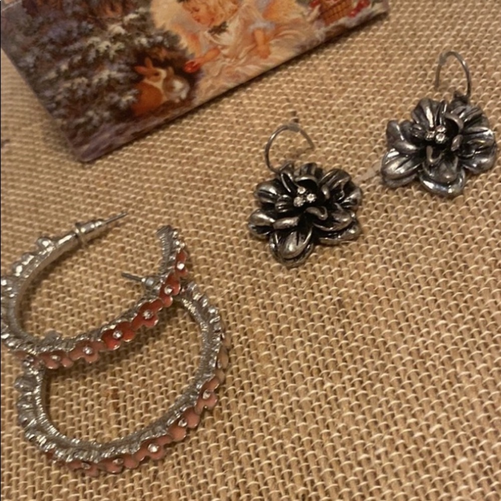 SOLD!!!!!!!!Set of two floral earrings.